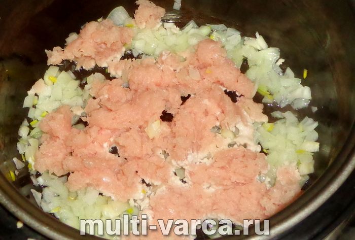 Перловка з курячим фаршем у мультиварці