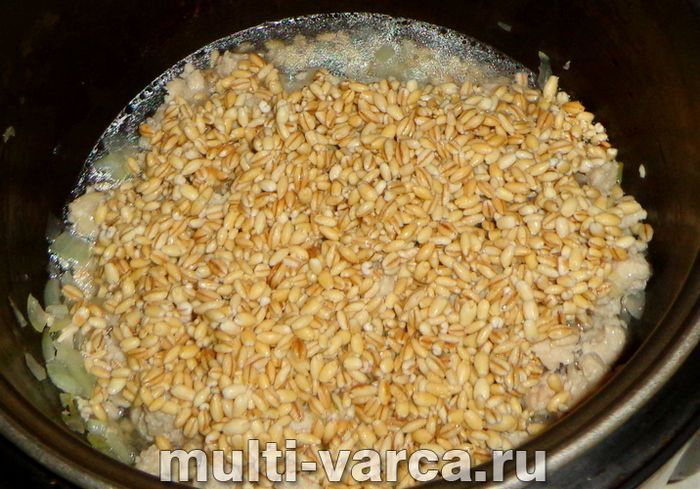 Перловка з курячим фаршем у мультиварці