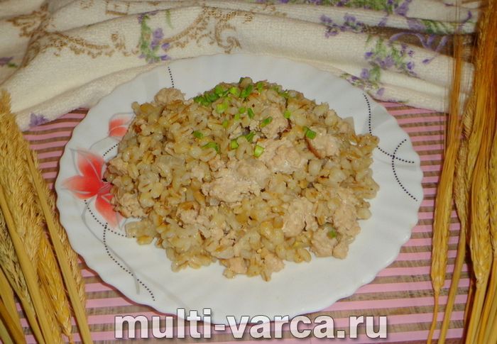 Перловка з курячим фаршем у мультиварці