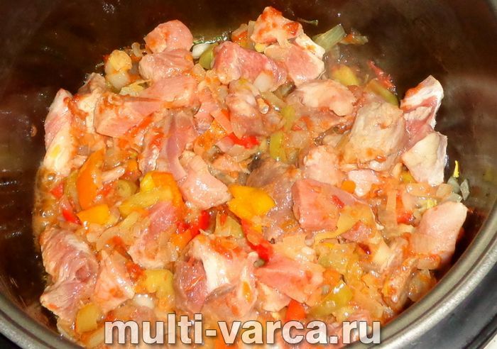 Перловка з м'ясом та овочами в мультиварці