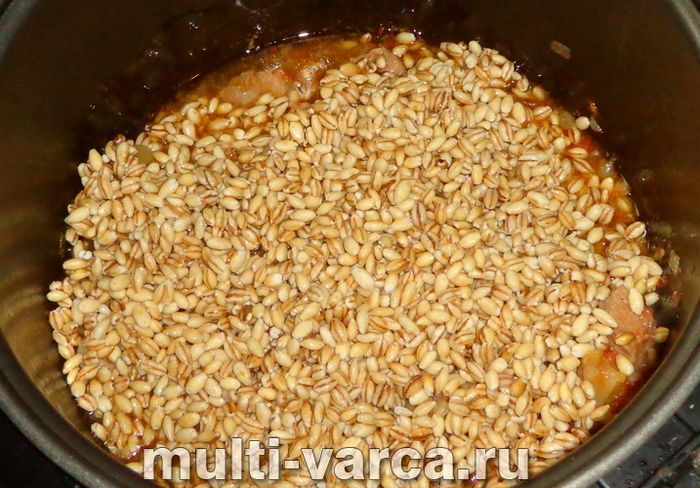 Перловка з м'ясом та овочами в мультиварці