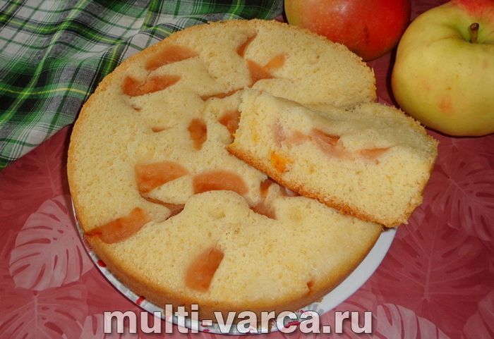 Пиріг із гарбузом і яблуками в мультиварці