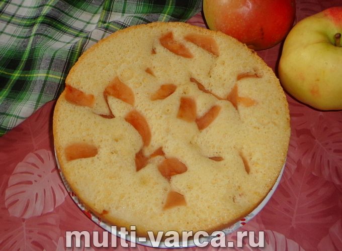 Пиріг із гарбузом і яблуками в мультиварці