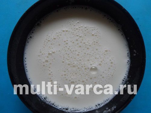 Пиріг із яблуками, малиною та заварним кремом