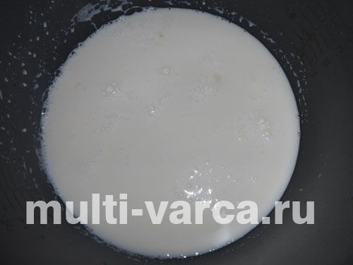 Пиріг із яблуками, малиною та заварним кремом