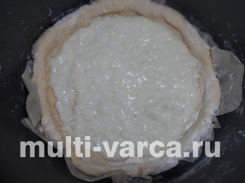 Пиріг із яблуками, малиною та заварним кремом