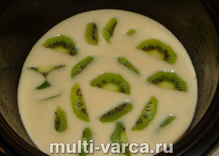 Пиріг із ківі в мультиварці