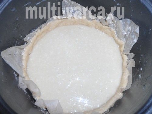 Пиріг із полуницею та сиром у мультиварці