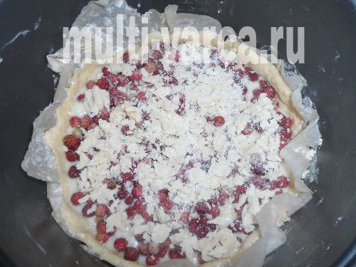 Пиріг із полуницею та сиром у мультиварці