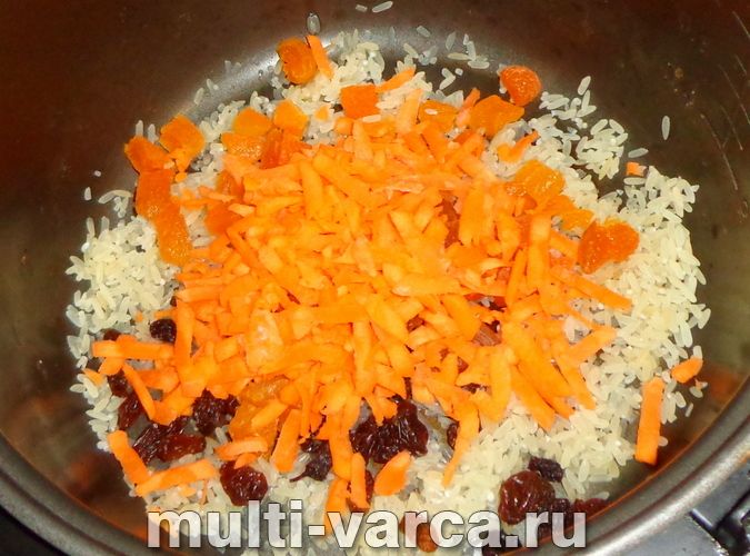 Плов із курагою та родзинками в мультиварці