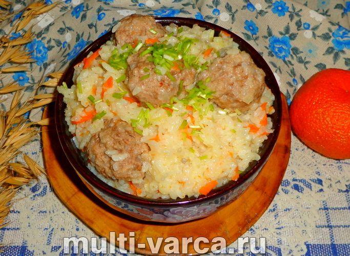 Рис із фрикадельками в мультиварці