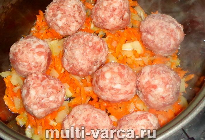 Рис із фрикадельками в мультиварці