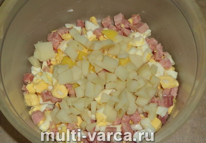 Салат із куркою та шинкою