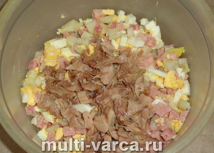 Салат із куркою та шинкою