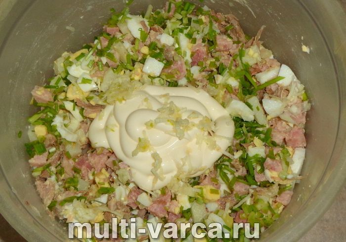Салат із куркою та шинкою