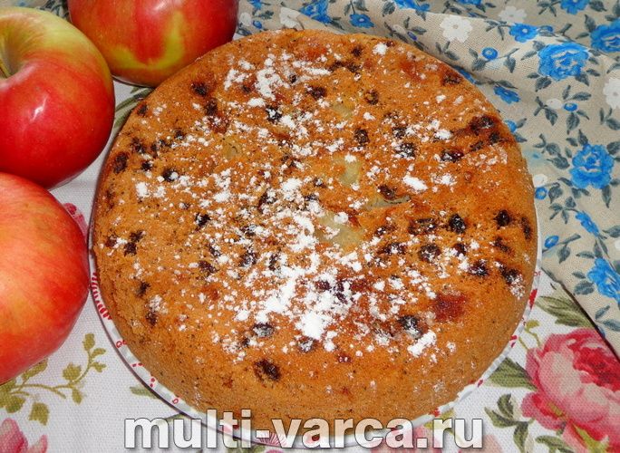 Шарлотка з родзинками та маком у мультиварці