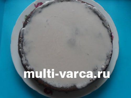 Шоколадно-імбирний торт із вишневим кремом у мультиварці