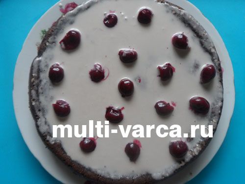 Шоколадно-імбирний торт із вишневим кремом у мультиварці