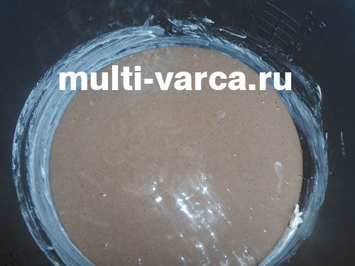 Шоколадно-імбирний торт із вишневим кремом у мультиварці