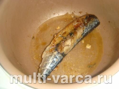 Скумбрія, запечена з горіхами в мультиварці