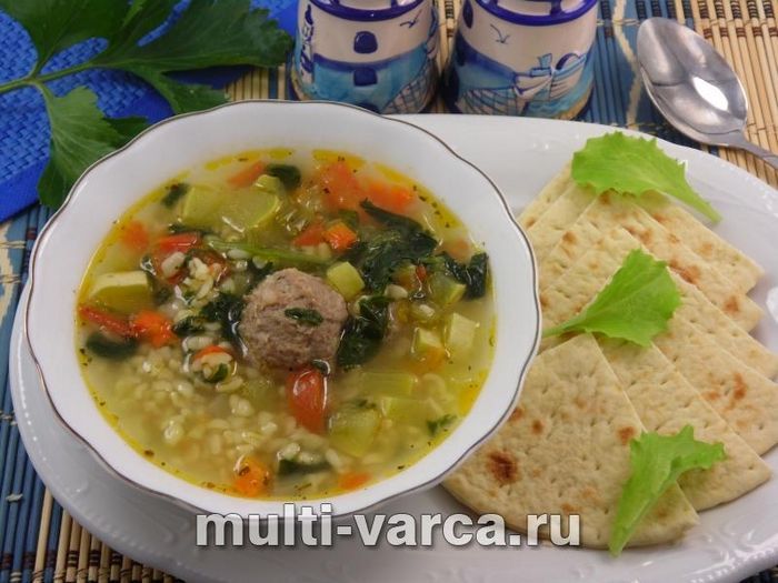 Суп із булгуром, фрикадельками та овочами