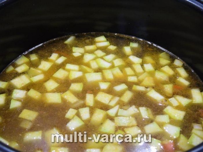 Суп із булгуром, фрикадельками та овочами