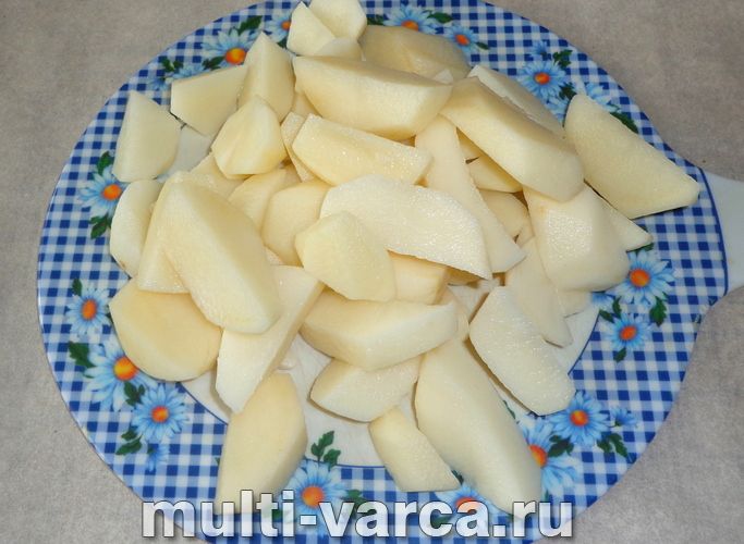 Свиняча шийка, запечена шматком із картоплею в мультиварці