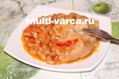 Тушкована квасоля з куркою в мультиварці