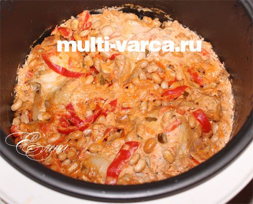 Тушкована квасоля з куркою в мультиварці