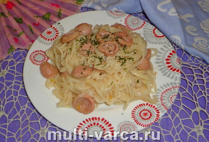 Вермішель із сосисками в мультиварці
