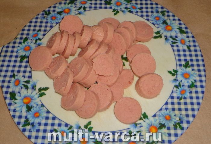 Вермішель із сосисками в мультиварці