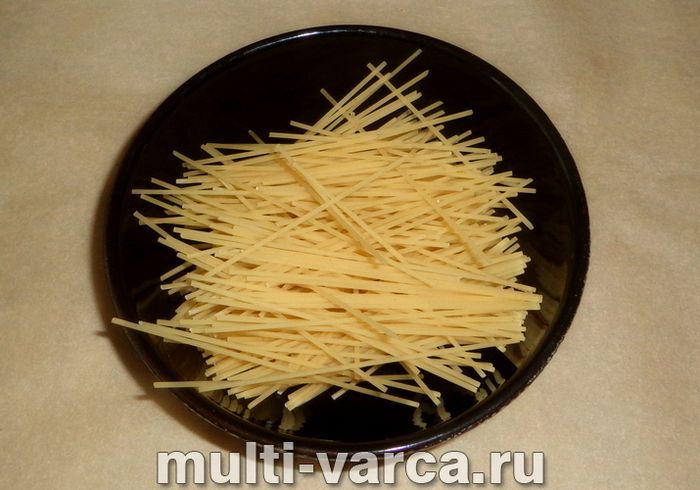 Вермішель із сосисками в мультиварці