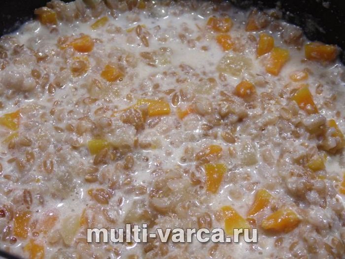 Вершкова каша з полби з яблуками та гарбузом
