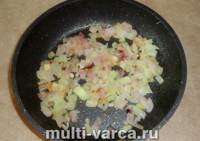 Заливний пиріг із фаршем у мультиварці