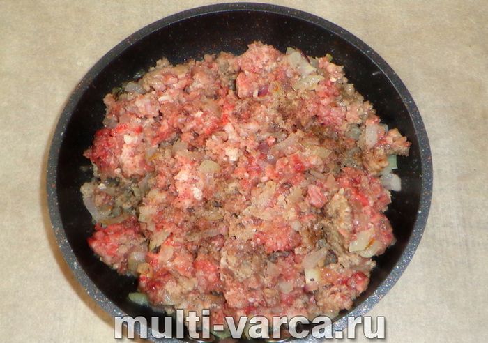 Заливний пиріг із фаршем у мультиварці