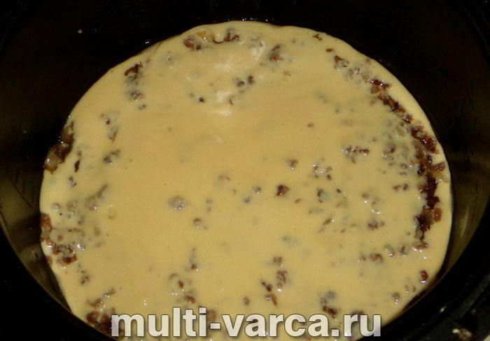 Заливний пиріг із фаршем у мультиварці