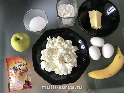 Запіканка з кисломолочного сиру з яблуком і бананом