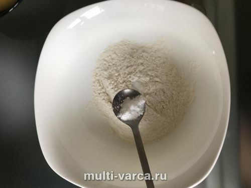 Запіканка з кисломолочного сиру з яблуком і бананом
