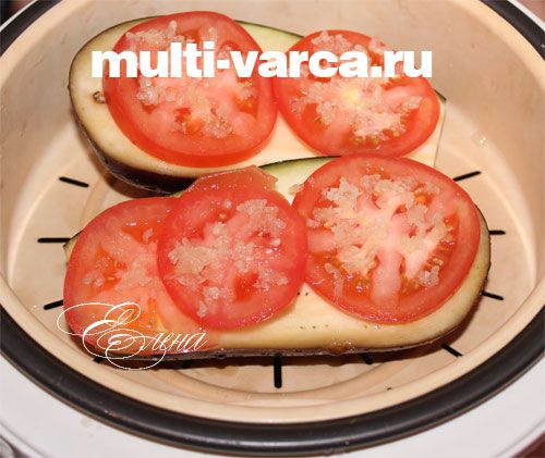 Баклажани з сиром і помідорами на пару