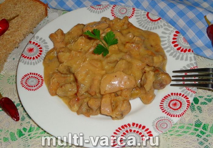 Бефстроганов із курки в мультиварці