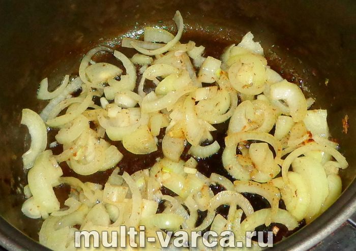 Бефстроганов із курки в мультиварці