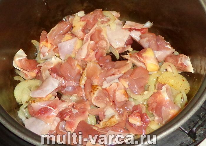 Бефстроганов із курки в мультиварці