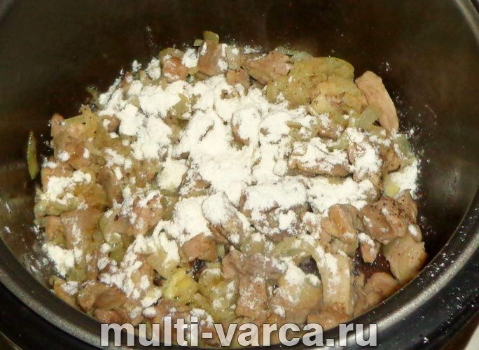 Бефстроганов із курки в мультиварці