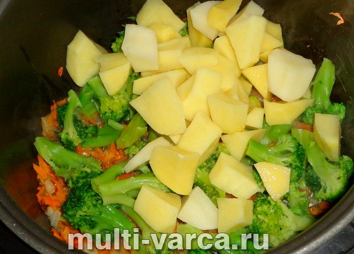 Броколі з картоплею в мультиварці