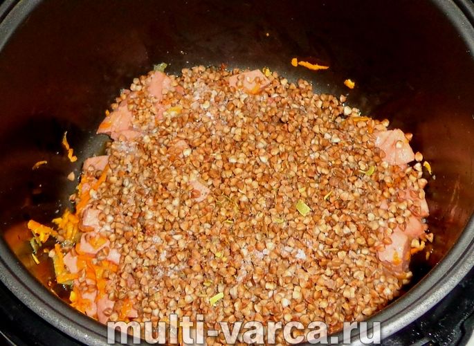 Гречка з ковбасою в мультиварці