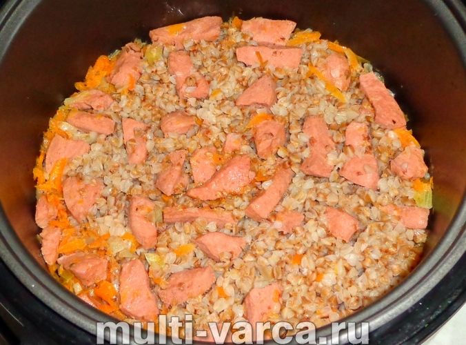 Гречка з ковбасою в мультиварці