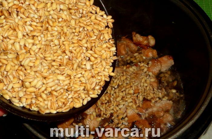 Грудка з перловкою в мультиварці