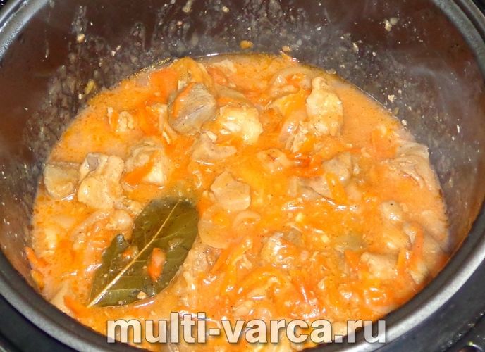 Гуляш з індички в мультиварці