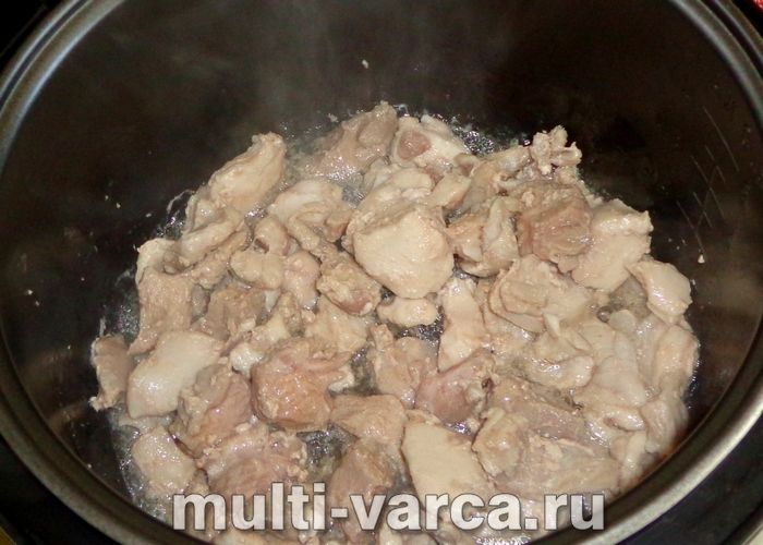 Гуляш з індички в мультиварці