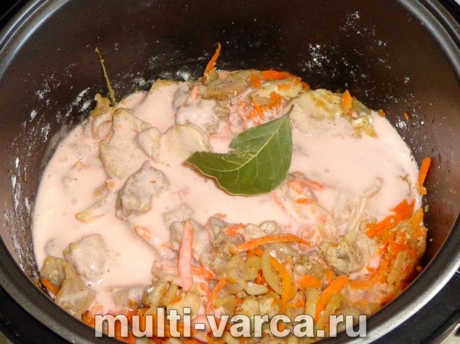 Гуляш з індички в мультиварці